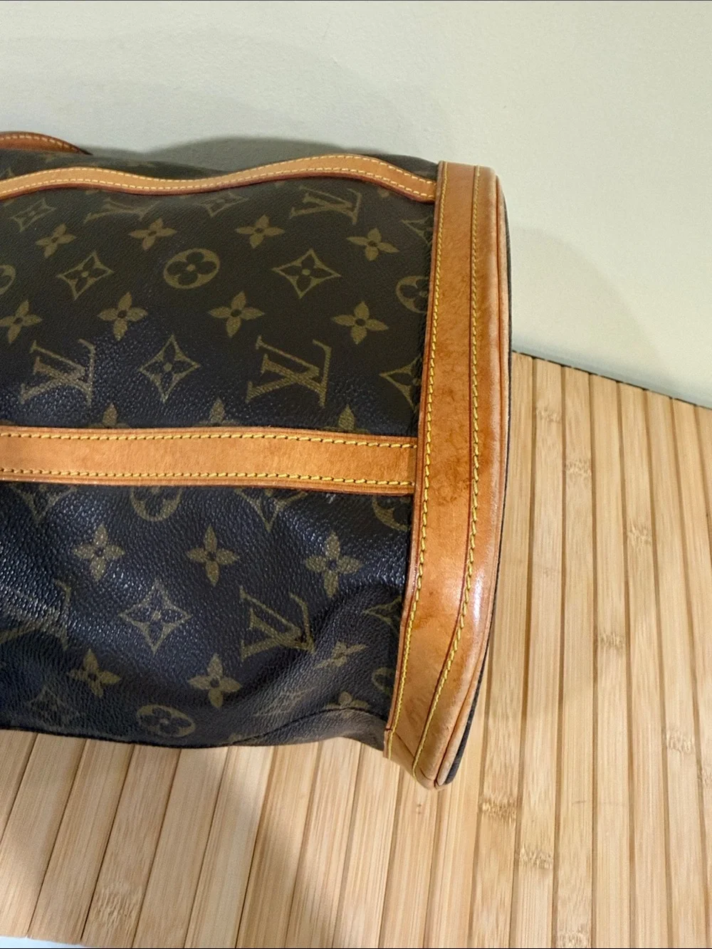 Authentic Louis Vuitton Monogram Bucket GM Louis Vuitton shoulder bag